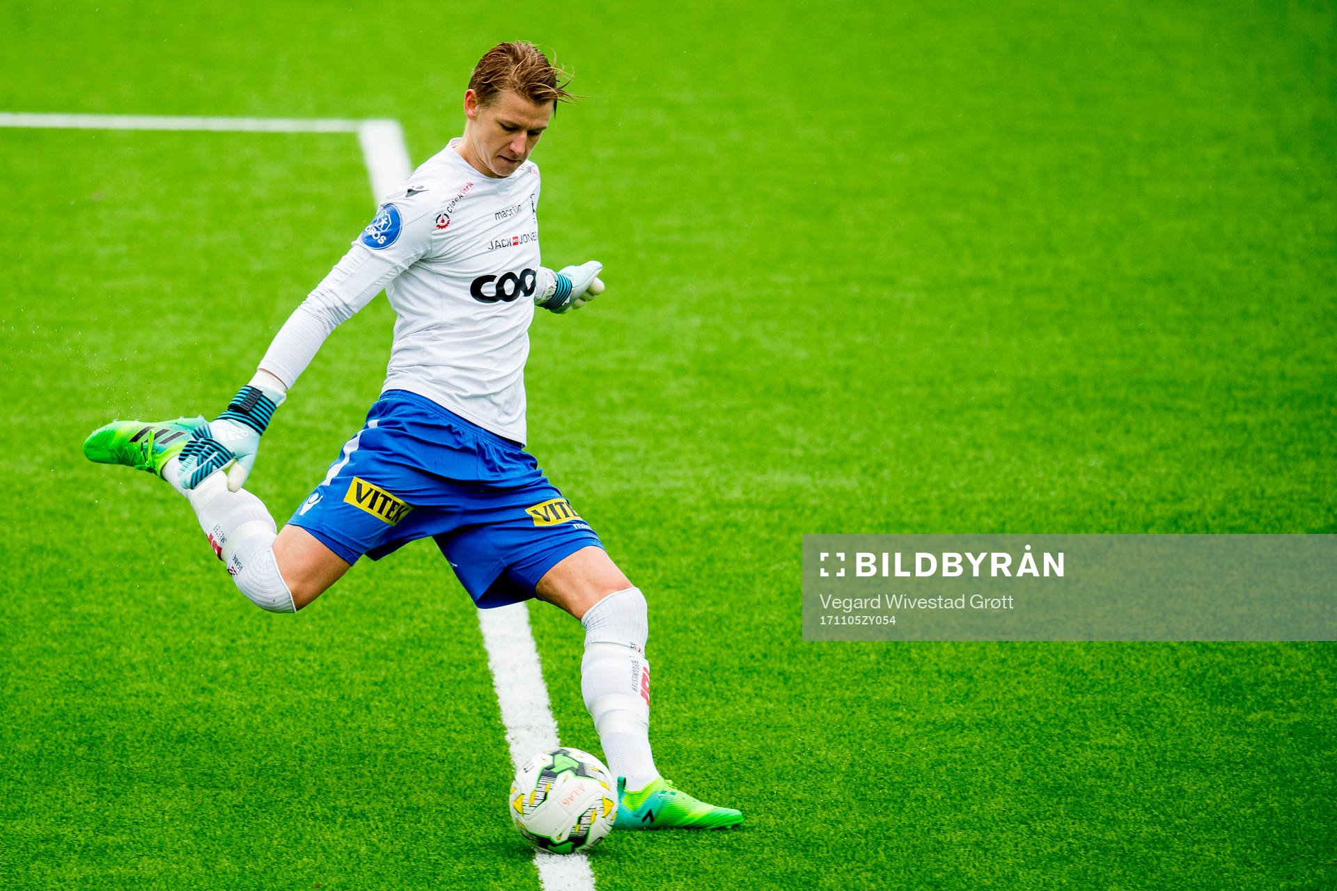 Goalkeeper Borger Thomas of Åsane