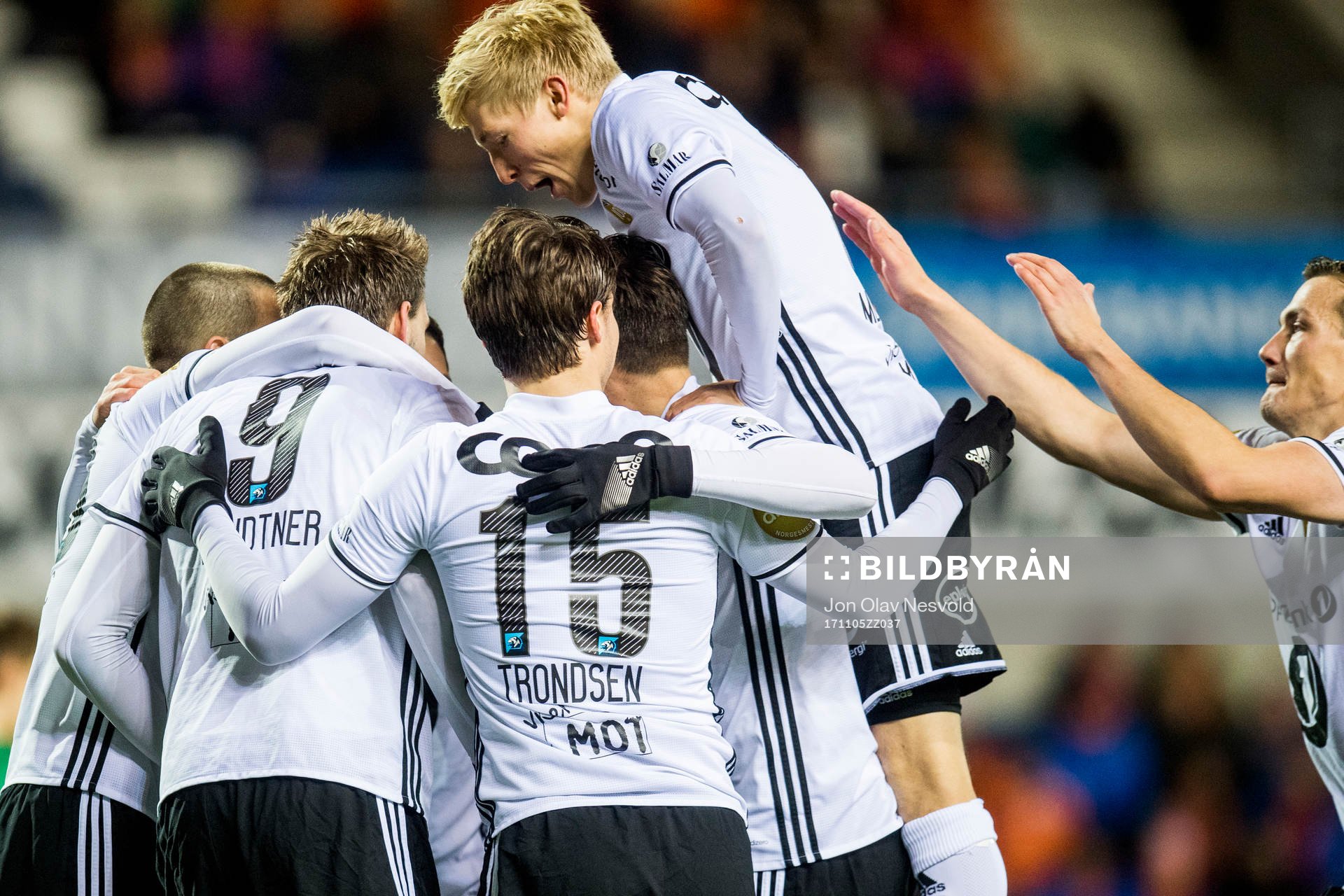 Birger Meling of Rosenborg celebrates 1-0 with his teammates during the Eliteserien match between Aalesund and Rosenborg on November 5, 2017 in Ålesund.