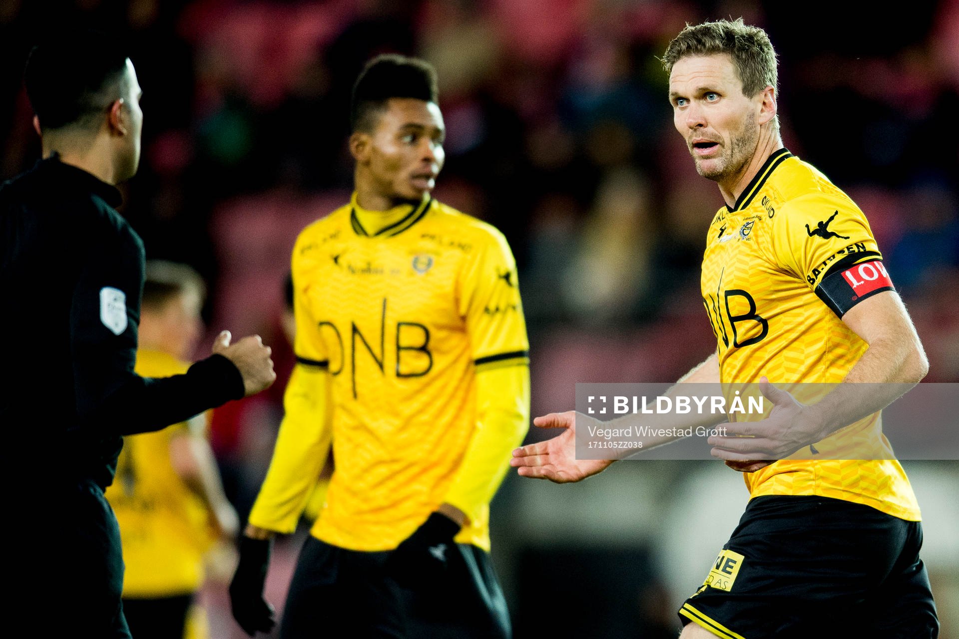 Frode Kippe of Lillestrøm complains at referee Rohit Saggi