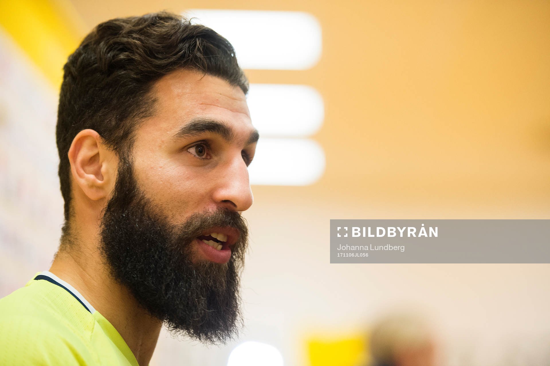Jimmy Durmaz deltar i mixed zone