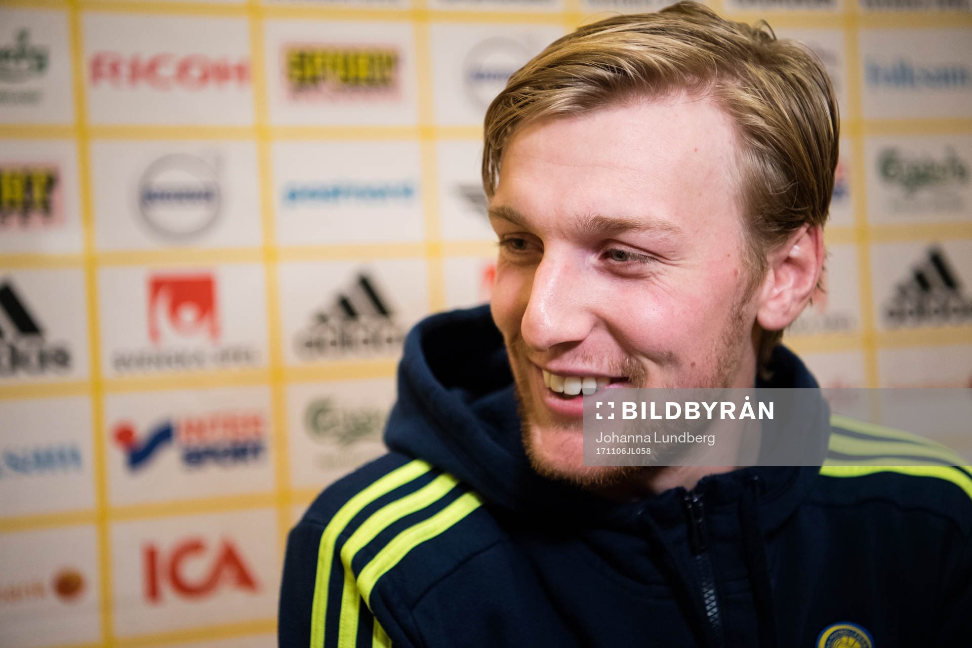Emil Forsberg deltar i mixed zone