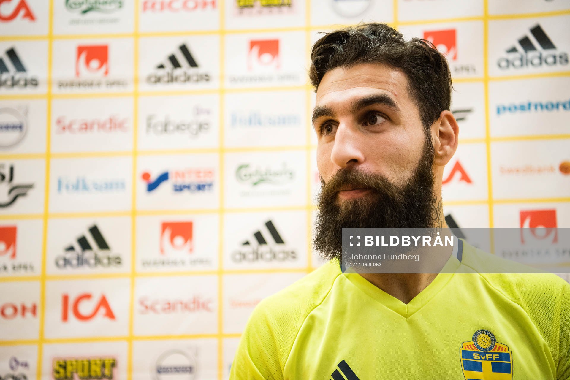 Jimmy Durmaz deltar i mixed zone