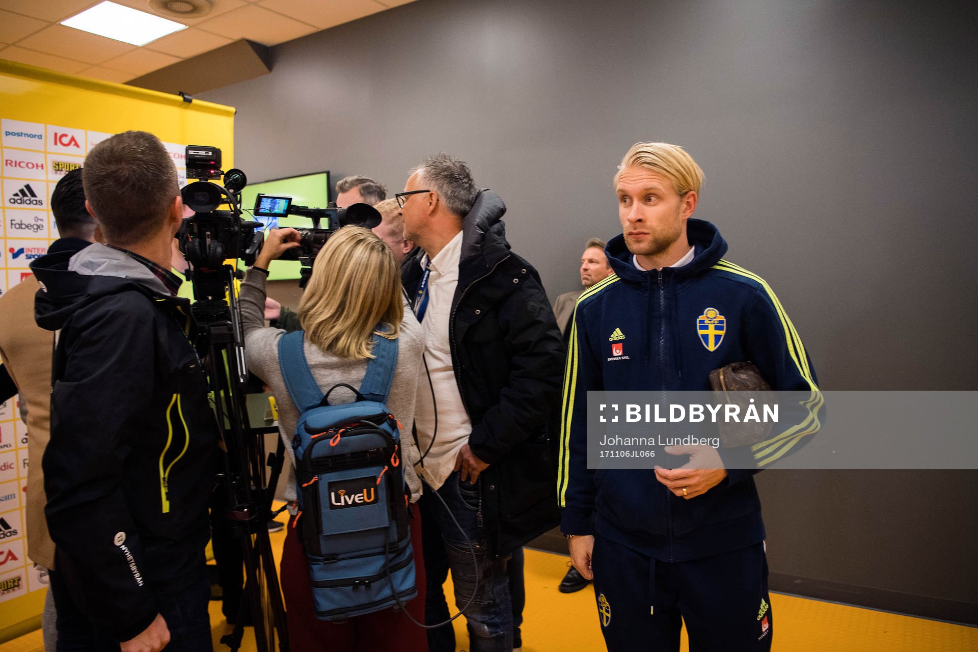 Johan Larsson deltar i mixed zone