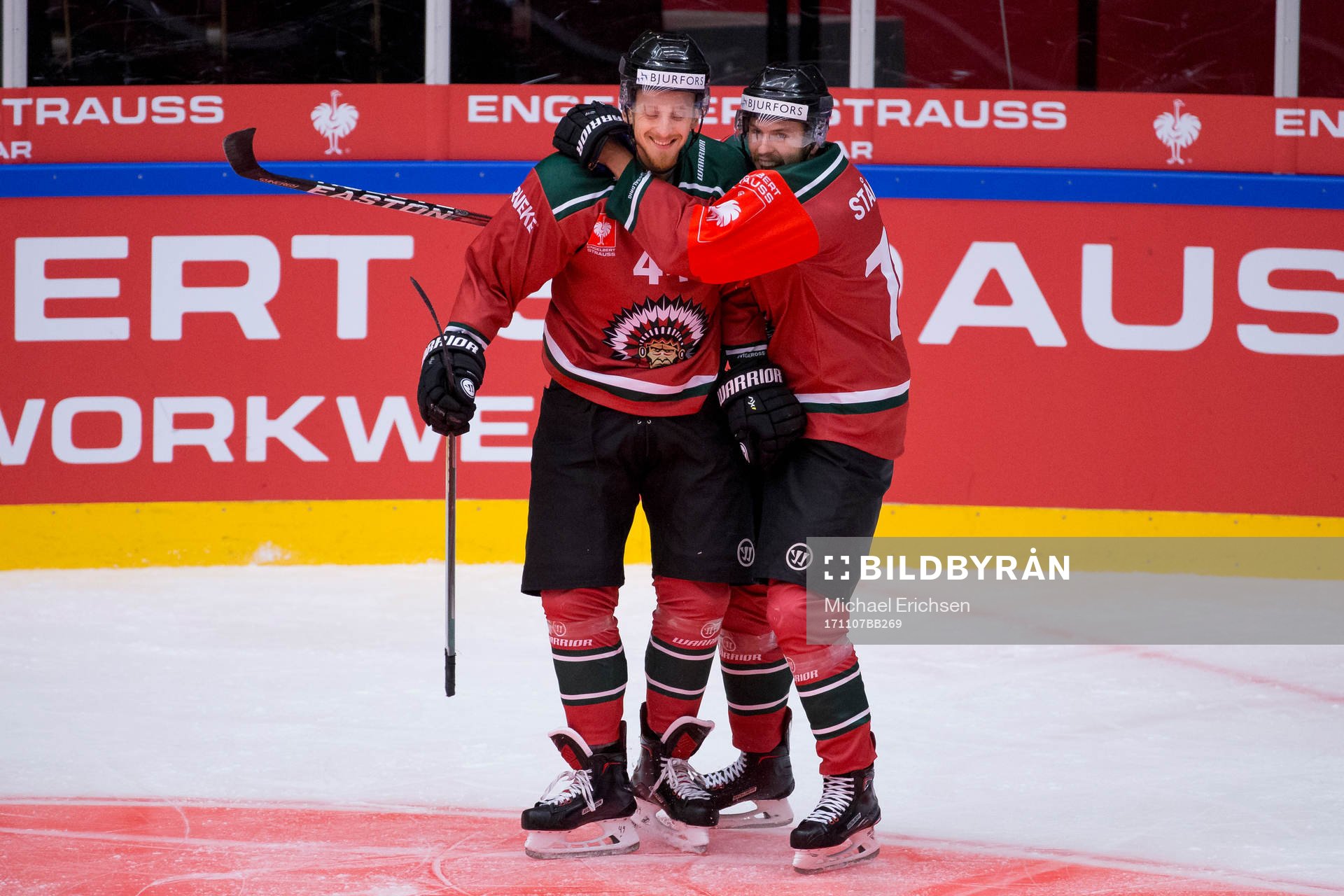 Frölundas Pontus Widerström jublar ihop med Sebastian