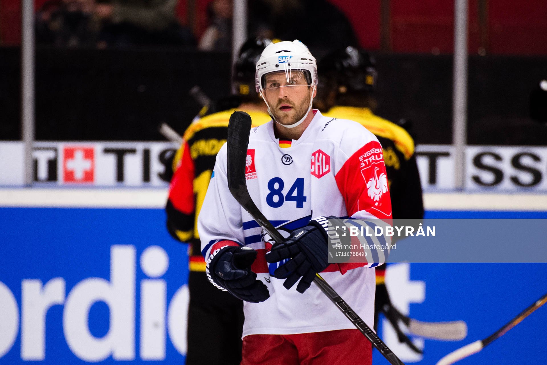 Andrew Desjardins of Adler Mannheim looks dejected