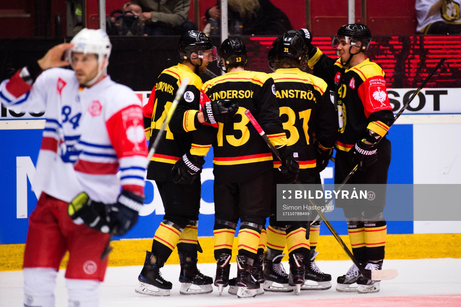 Andrew Desjardins of Adler Mannheim looks dejected while
