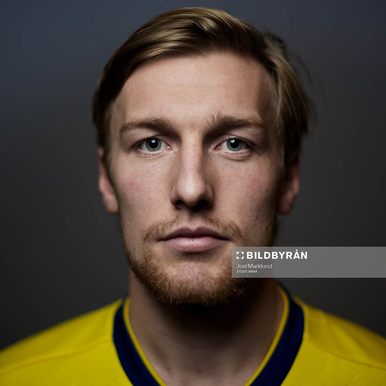 Emil Forsberg, spelare i Sveriges fotbollslandslag, poserar för ett porträtt den 7 november 2017 i Stockholm.