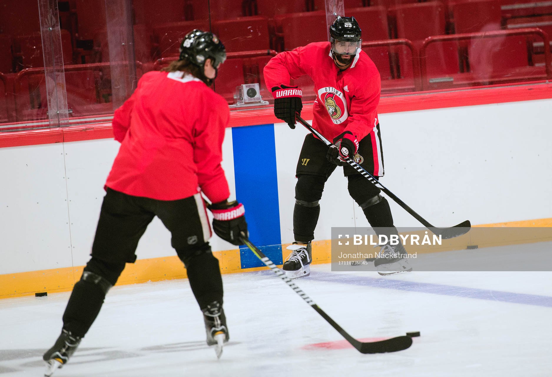 Johnny Oduya (höger) och Erik Karlsson