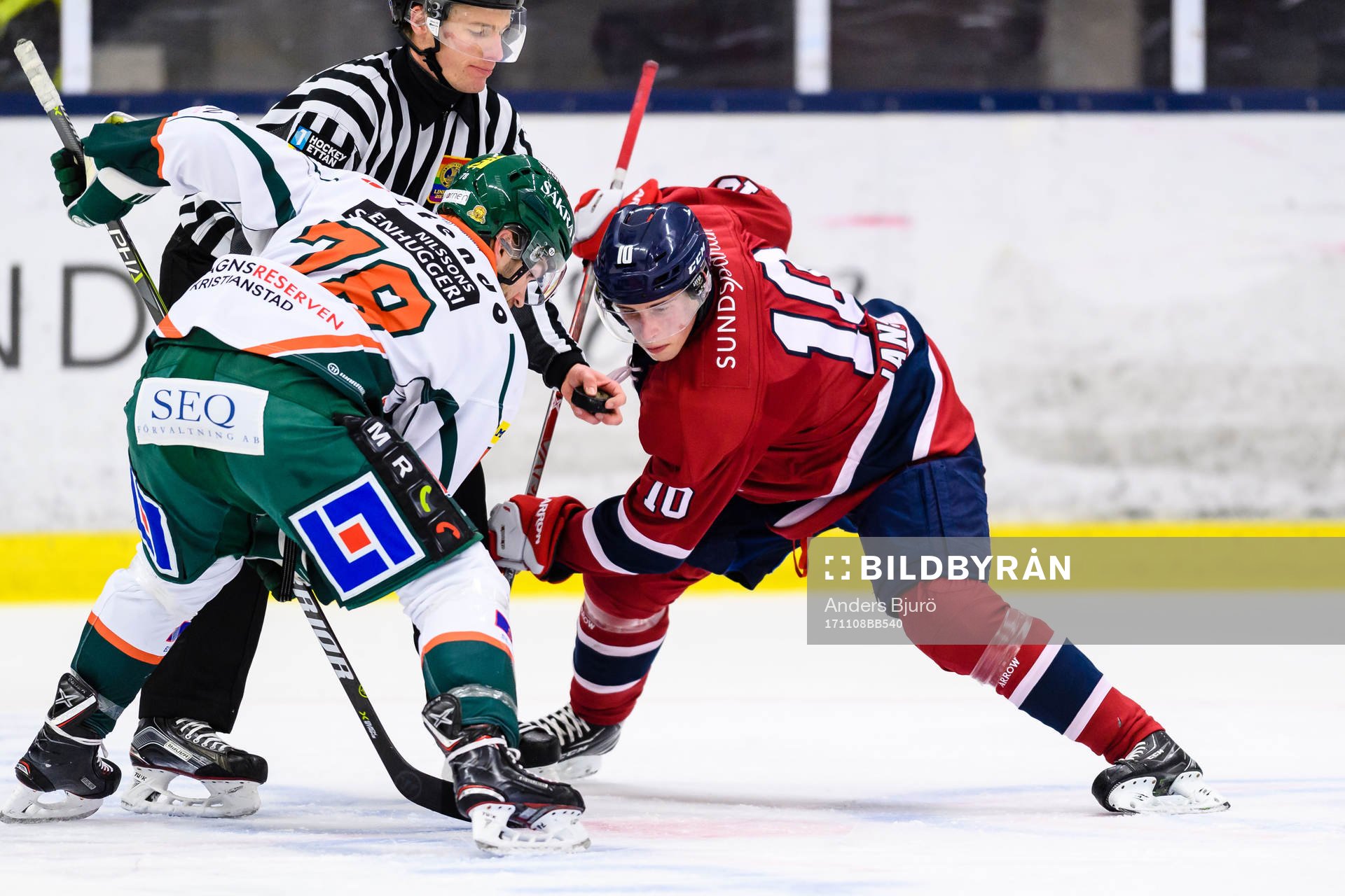 Kristianstads Christopher Lindholm tackar mot Helsingborgs
