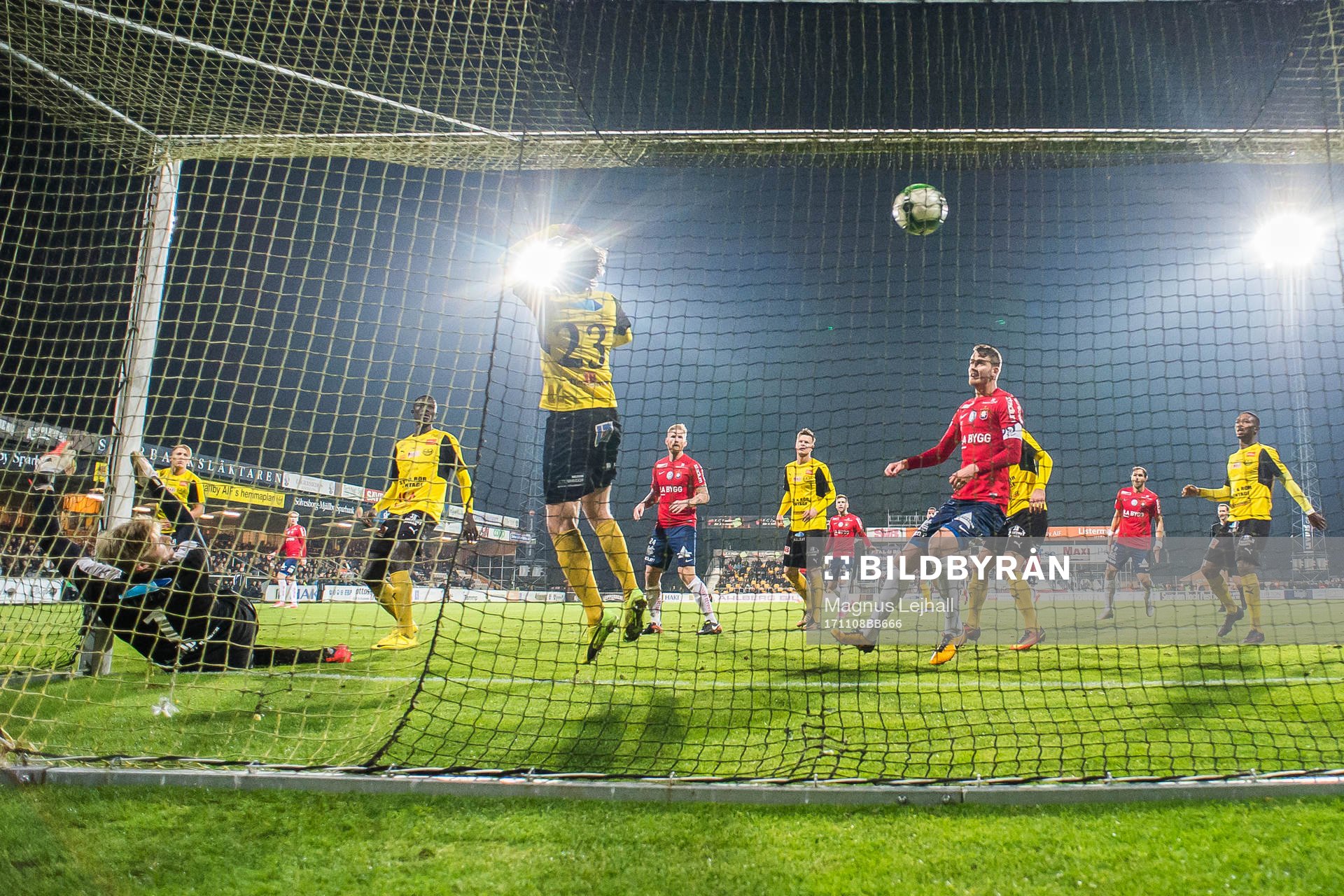 Örgrytes William Atashkadeh gör 2-1