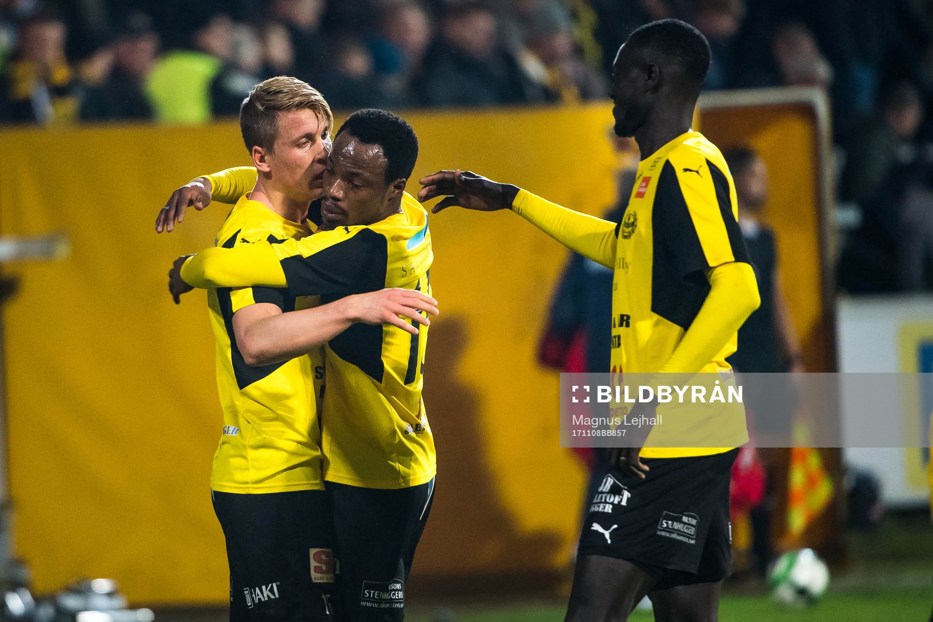 Mjällbys Joel Enarsson jublar