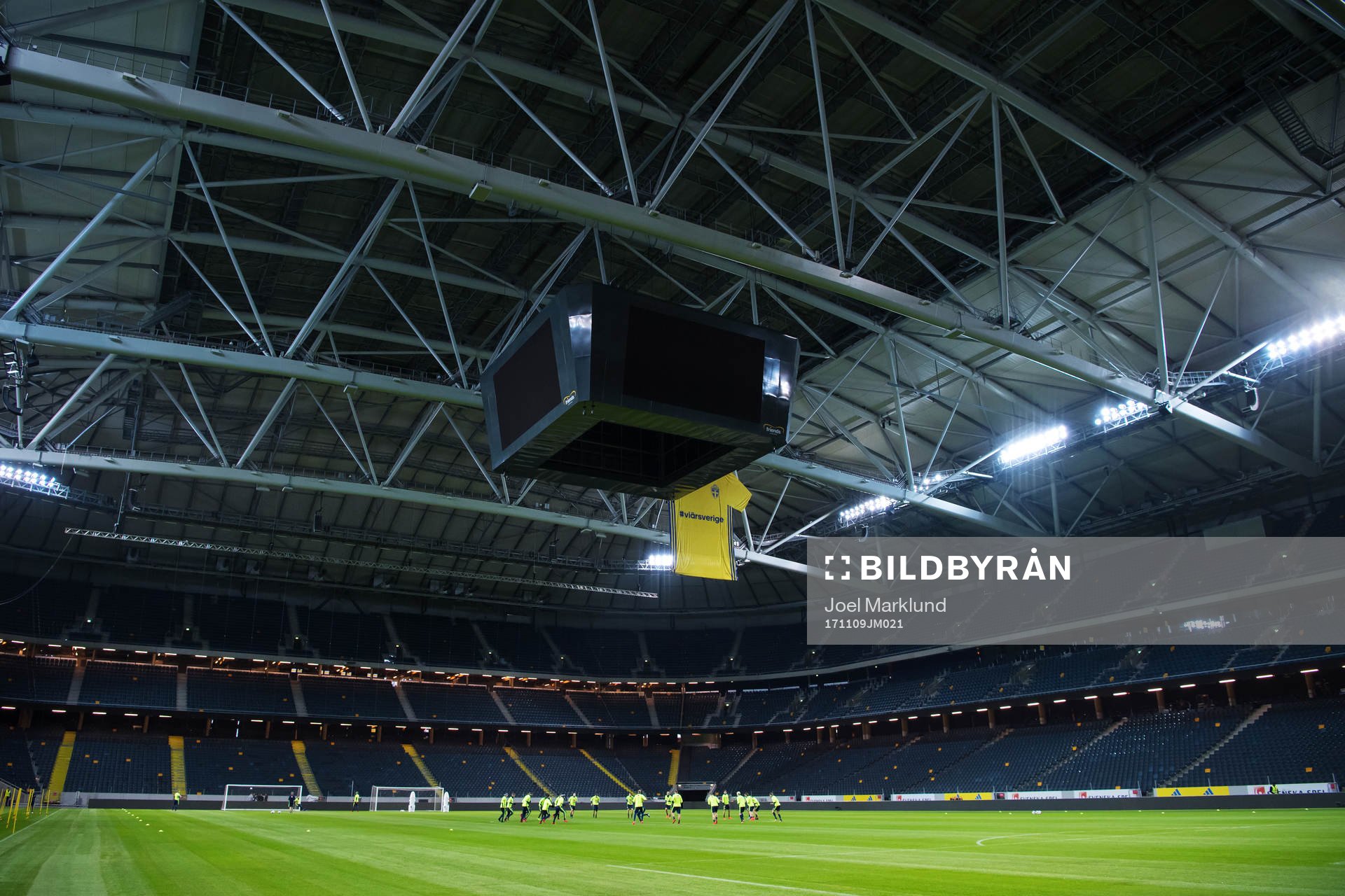 Stängt tak på Friends Arena