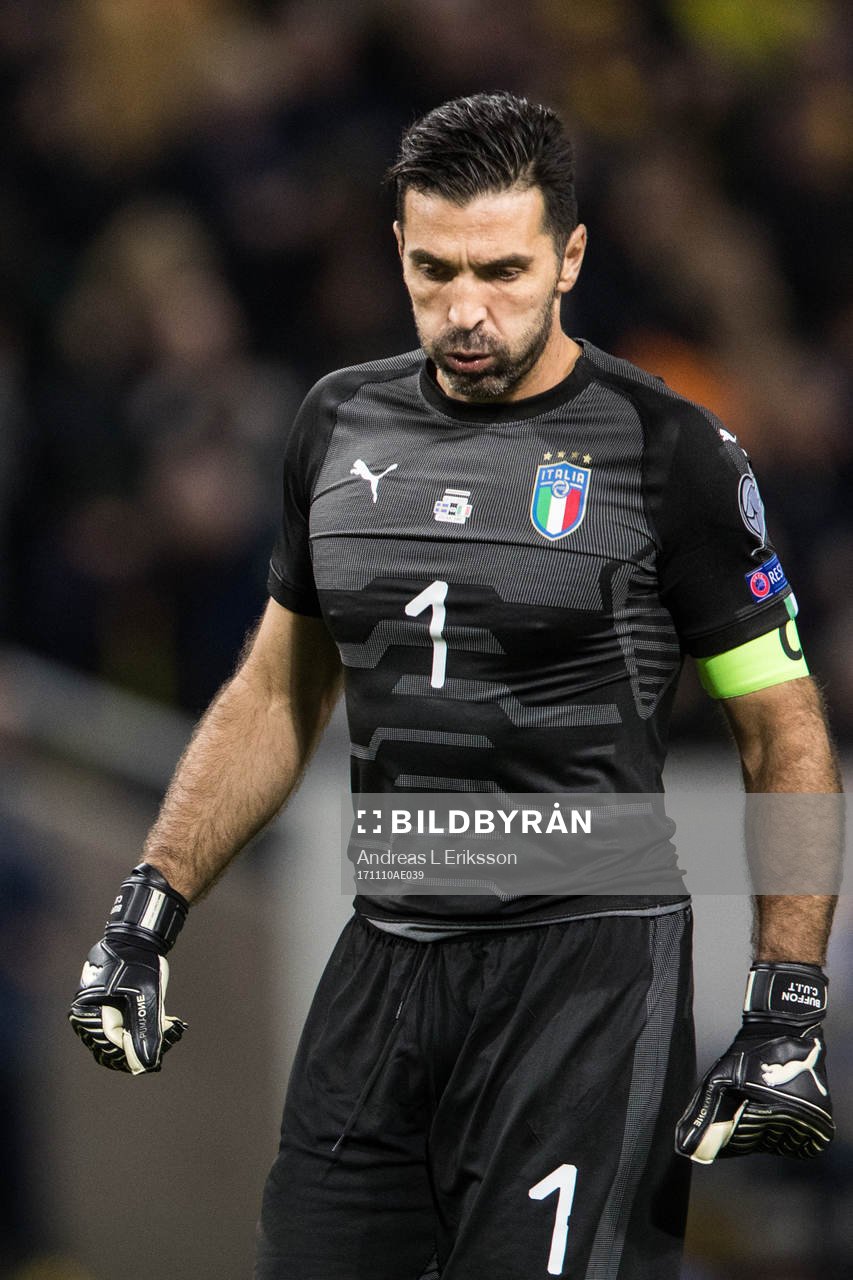 Italiens målvakt Gianluigi Buffon deppar