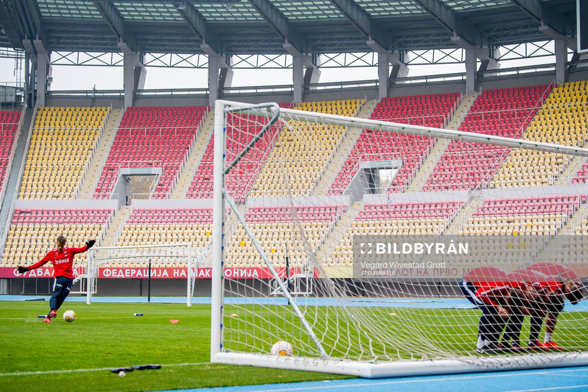 Goalkeeper Ørjan Nyland of Norway shoots toward teammates Håvard Nordtveit, Markus Henriksen, Anders Trondsen and Jørgen Skjelvik during a training session on November 10, 2017 in Skopje.