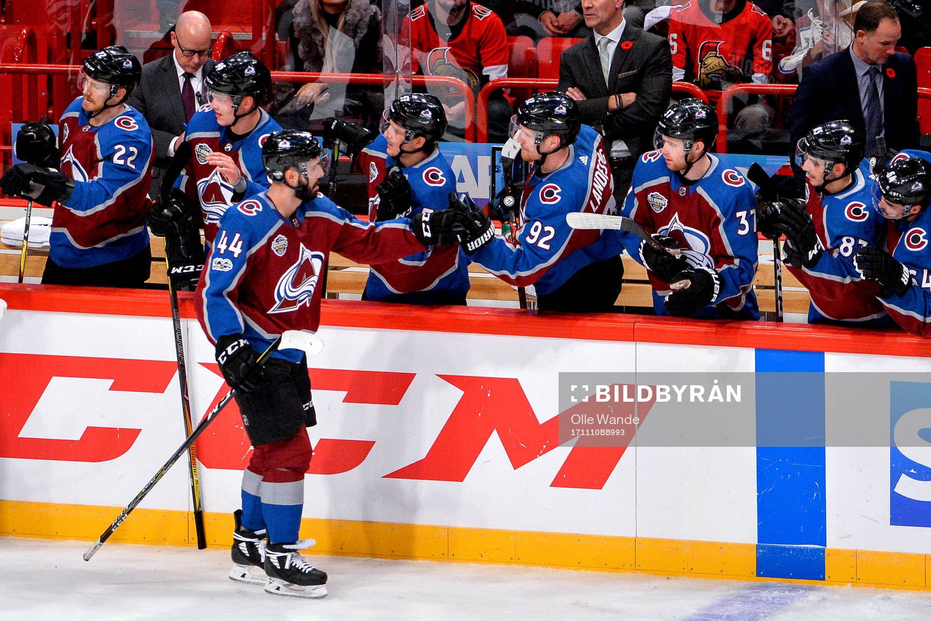 Colorados Mark Barberio jublar med Gabriel Landeskog