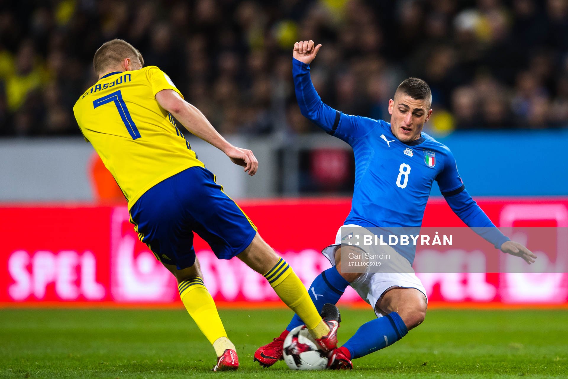 Sveriges Sebastian Larsson och Italiens Marco Verratti