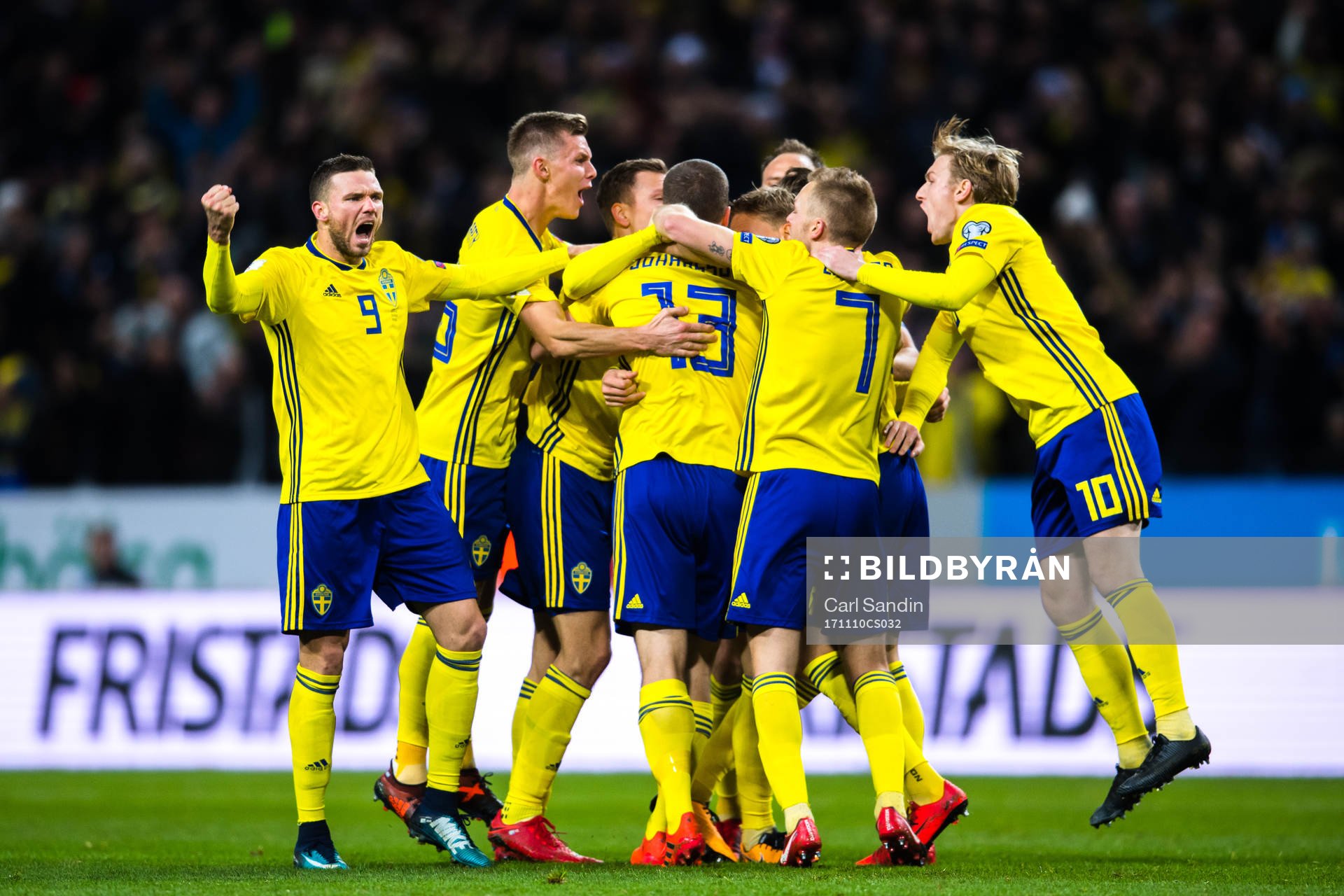 Sveriges spelare jublar