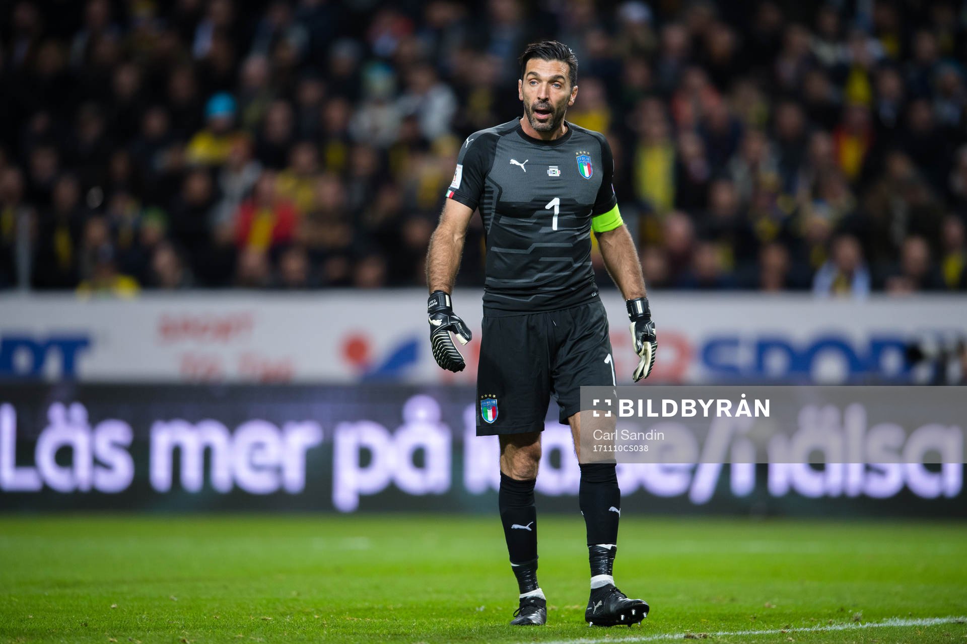 Italiens målvakt Gianluigi Buffon deppar