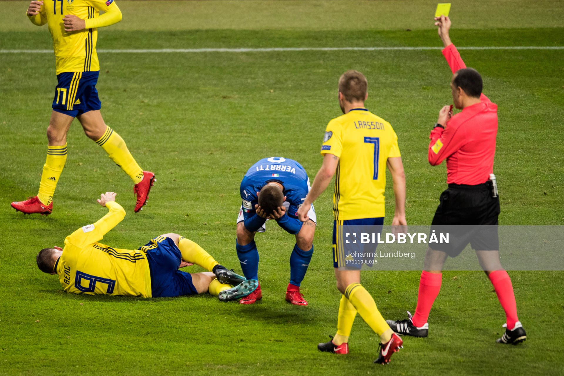 Italiens Marco Verratti får gult kort