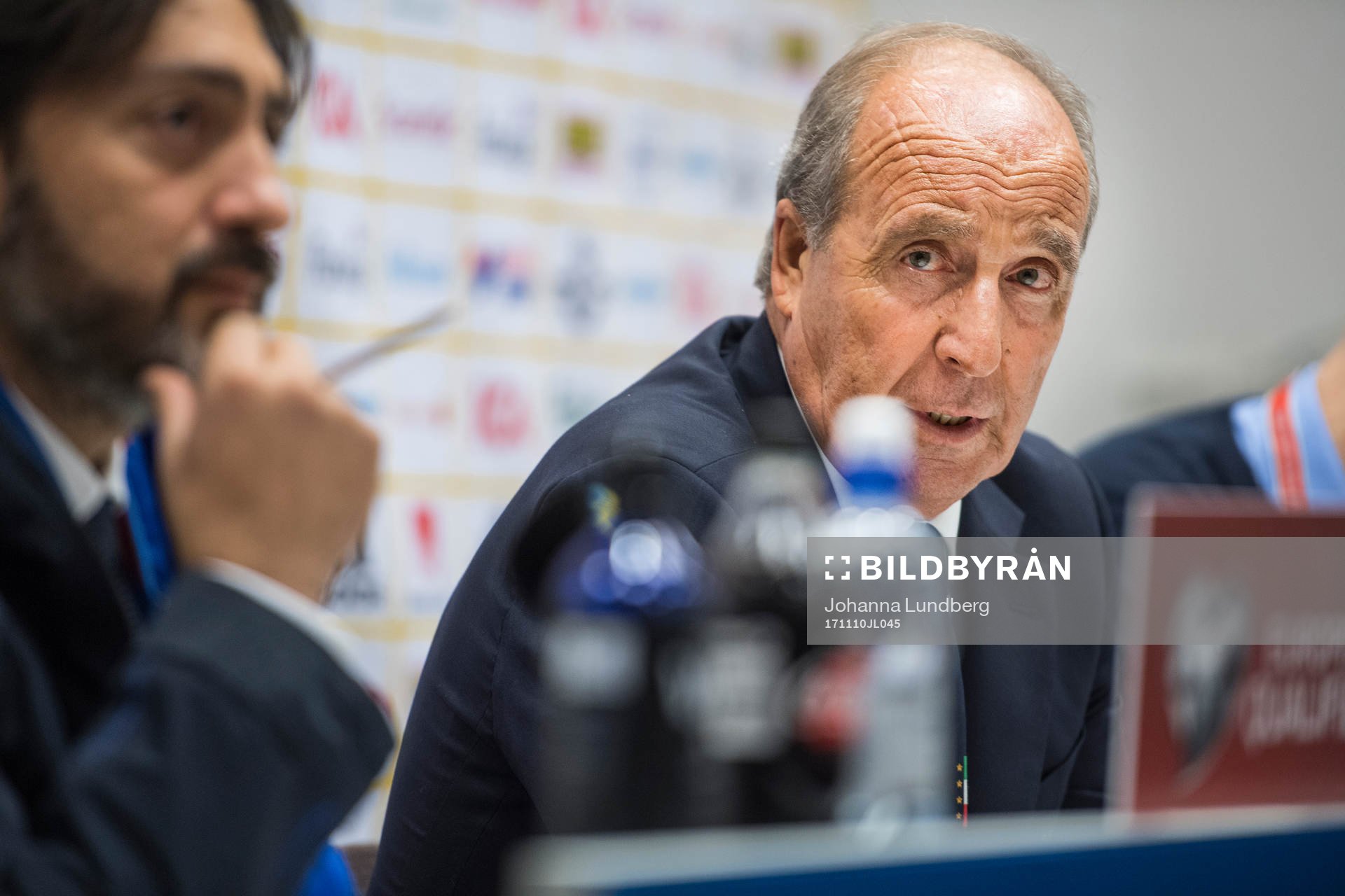 Italiens förbundskapten Gian Piero Ventura deltar i en