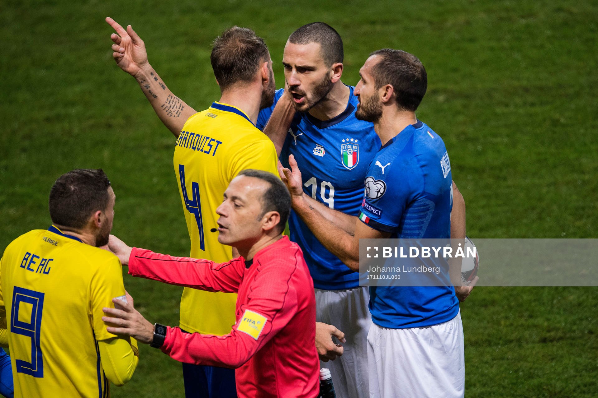 Sveriges Andreas Granqvist och Italiens Leonardo Bonucci