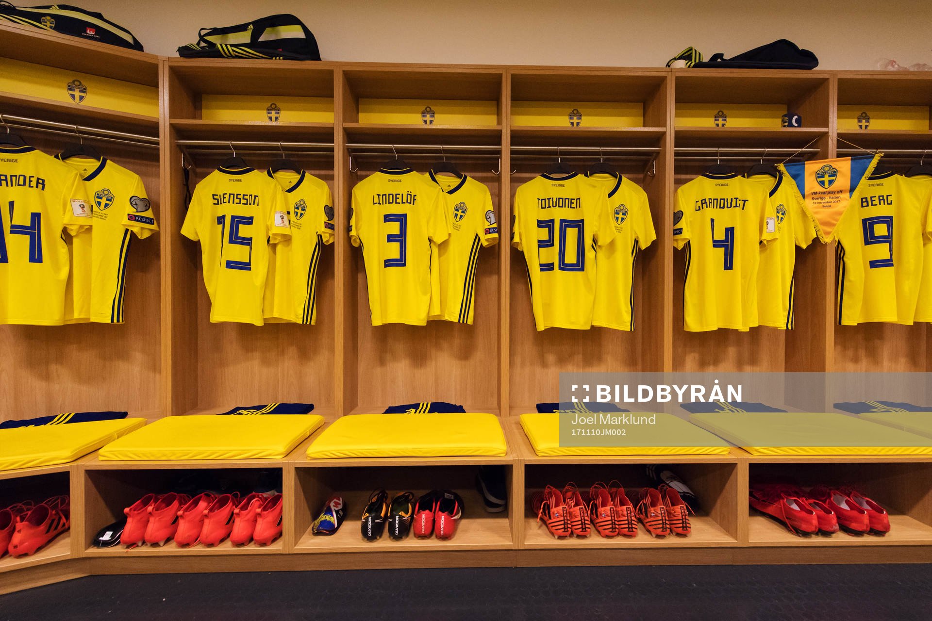 Matchtröjor för Filip Helander, Gustav Svensson, Victor