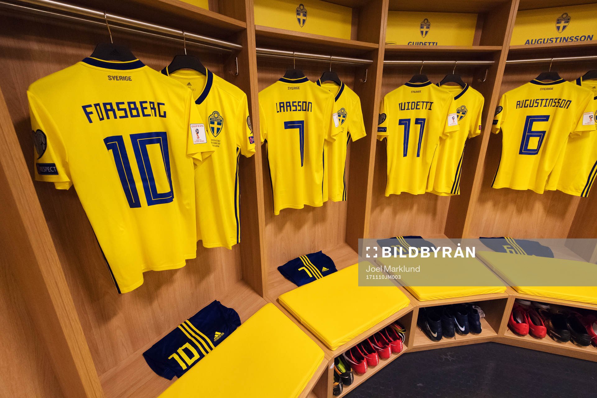Matchtröjor för Emil Forsberg, Sebastian Larsson, John