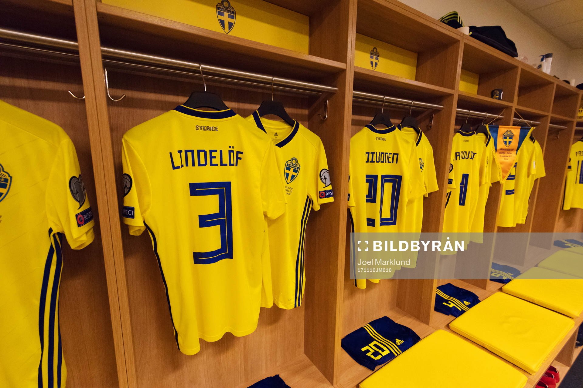 Matchtröjor för Victor Nilsson Lindelöf och Ola Toivonen
