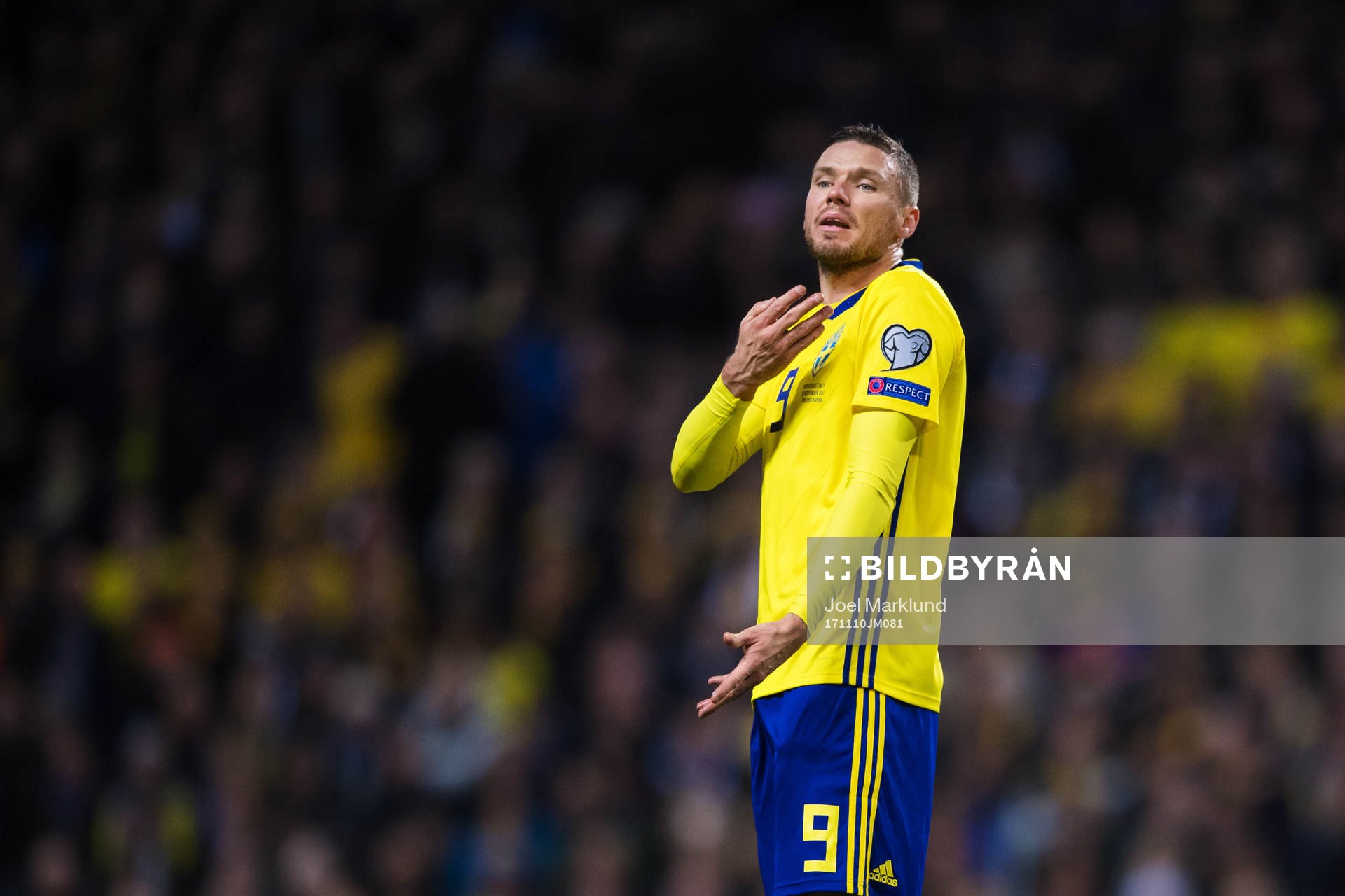 Sveriges Marcus Berg gestikulerar