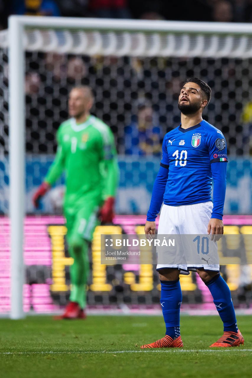 Italiens Lorenzo Insigne deppar