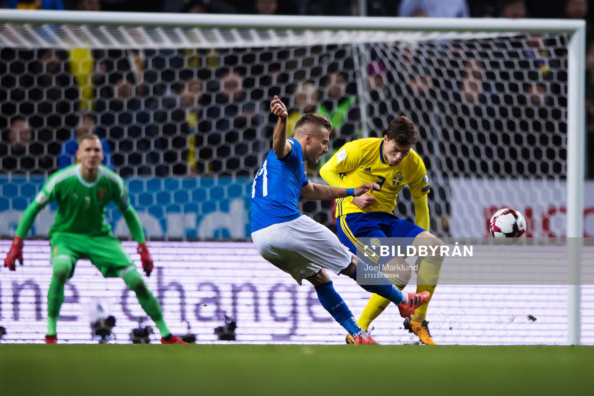 Italiens Ciro Immobile utmanar Sveriges Victor Nilsson