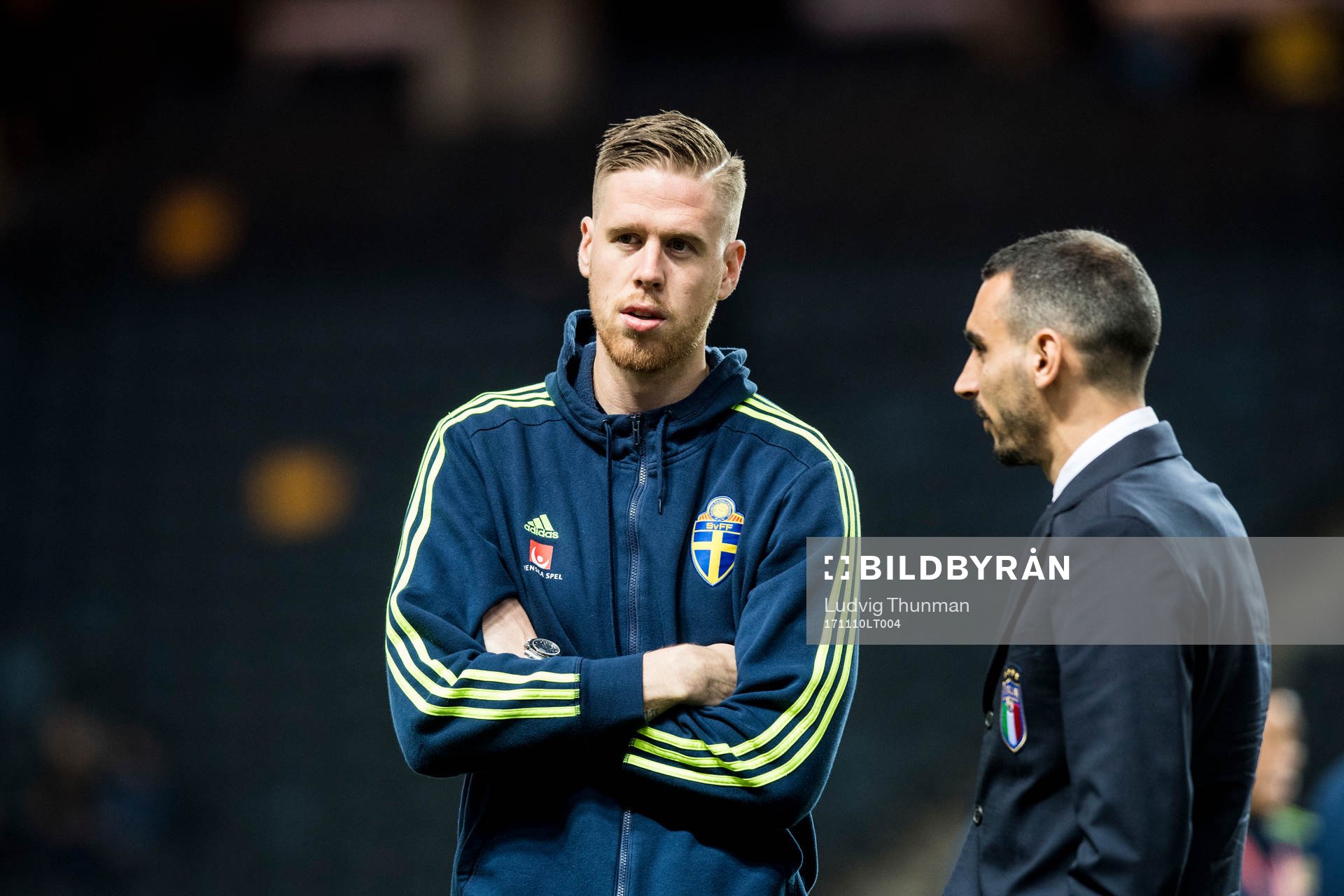 Sveriges Pontus Jansson är ute och känner på planen inför fotbollsmatchen i VM-kvalets play-off mellan Sverige och Italien den 10 november 2017 i Stockholm.