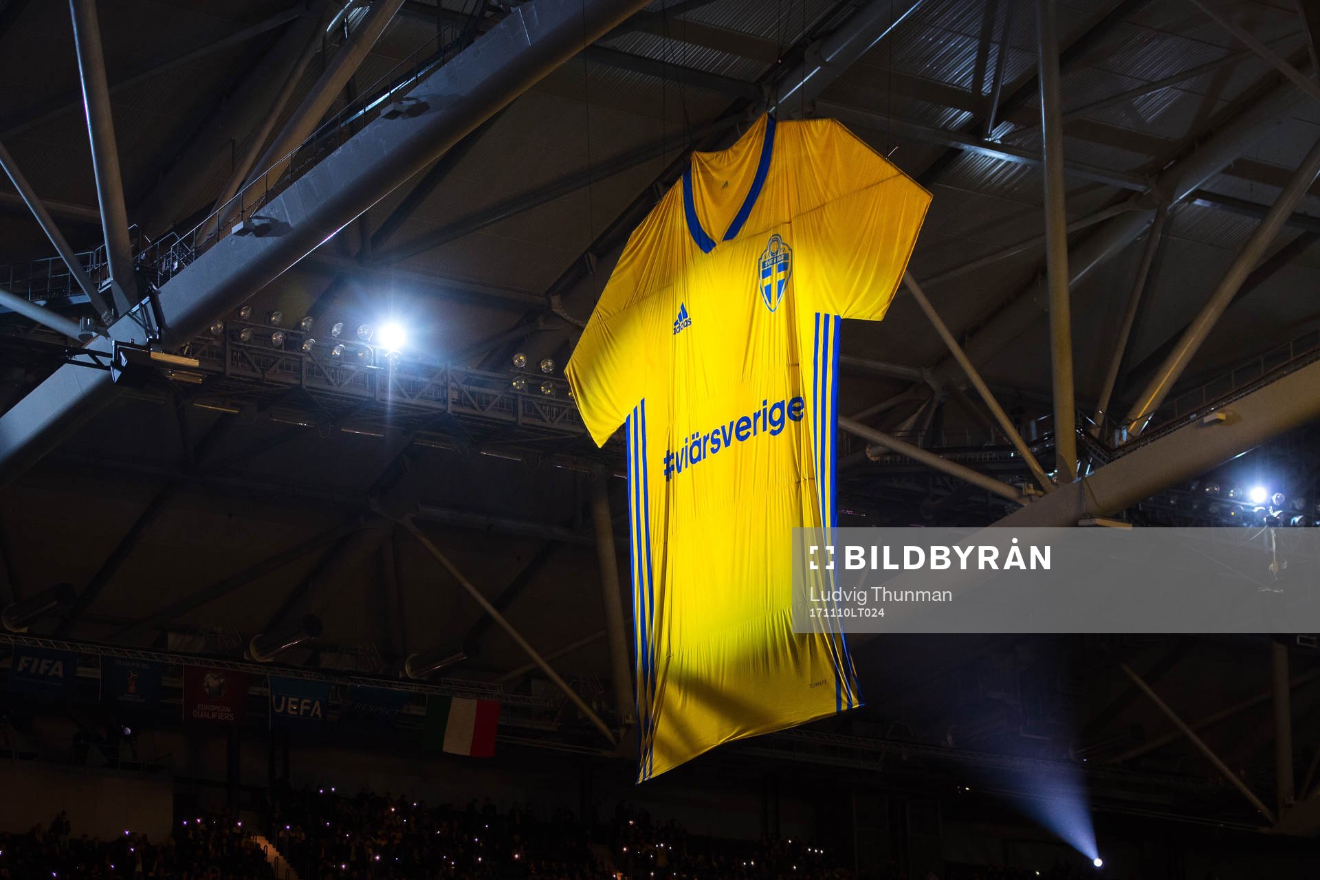 Stor matchtröja i taket