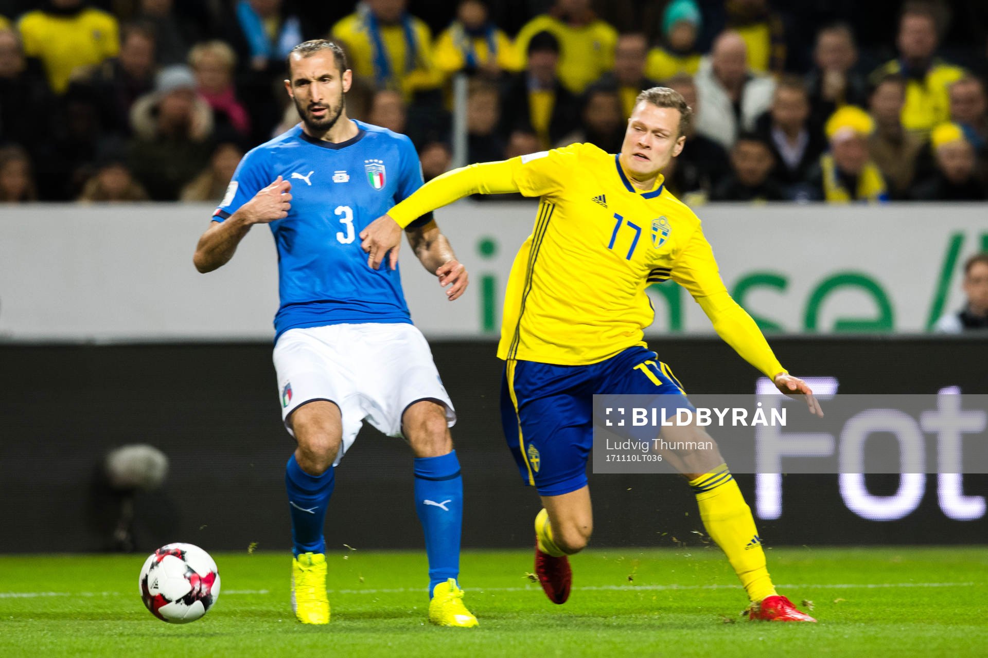 Italiens Giorgio Chiellini och Sveriges Viktor Claesson