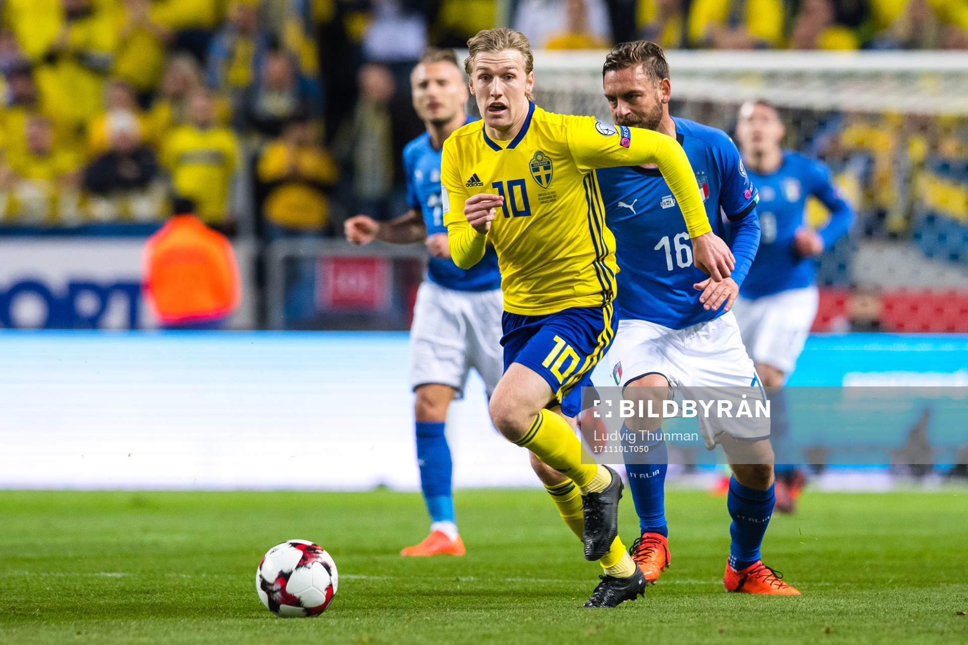 Sveriges Emil Forsberg och Italiens Daniele De Rossi