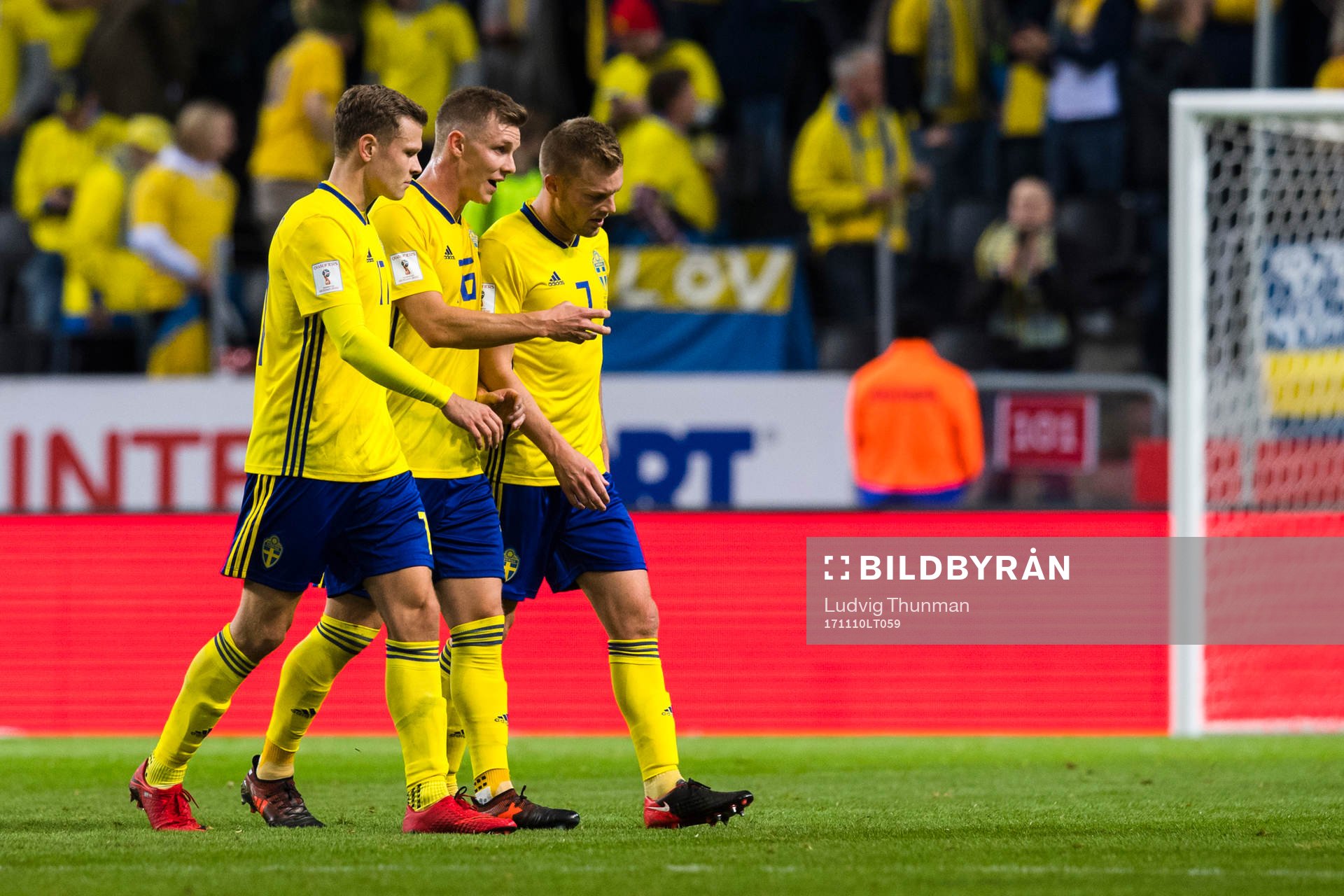 Sveriges Emil Krafth , Viktor Claesson och Sebastian