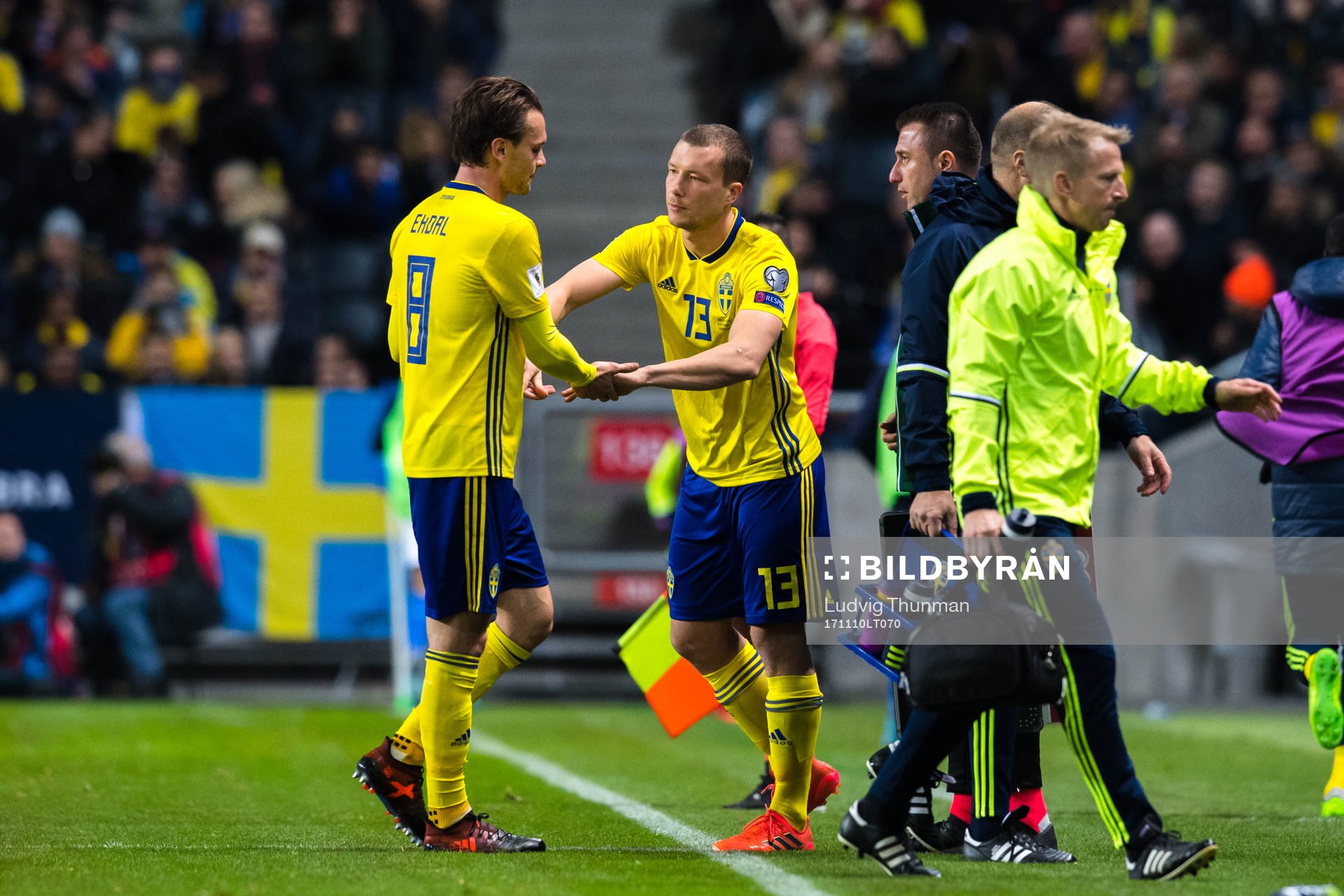 Byte mellan Sveriges Albin Ekdal och Jakob Johansson