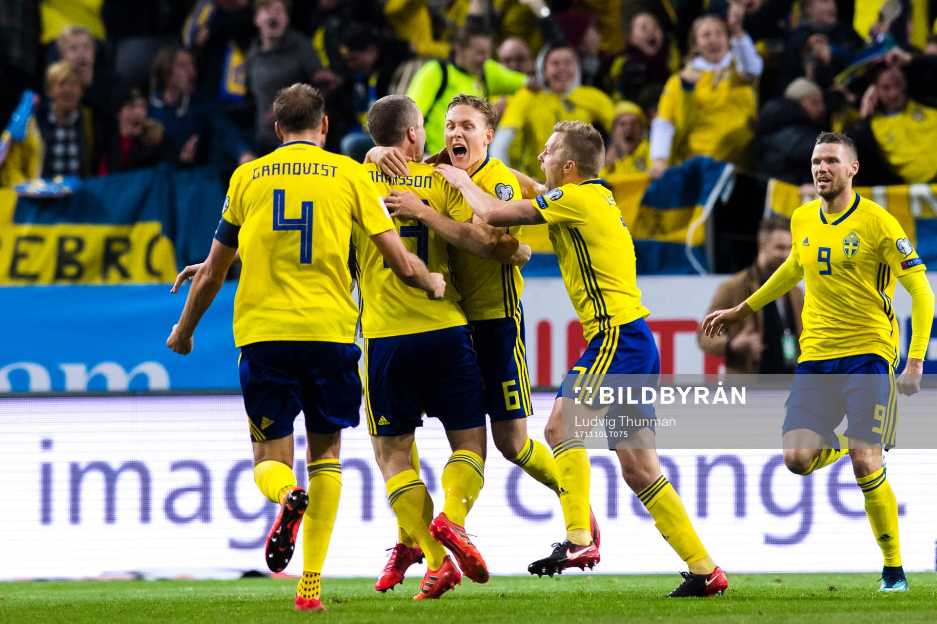 Sveriges spelare jublar