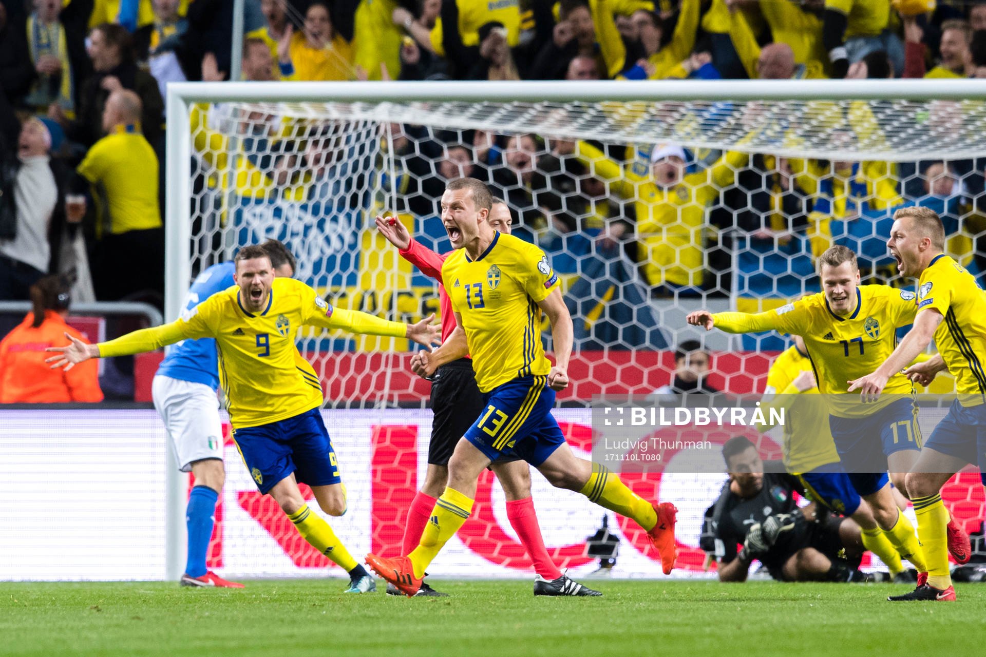 Sveriges Jakob Johansson jublar efter 1-0 under fotbollsmatchen i VM-kvalets play-off mellan Sverige och Italien den 10 november 2017 i Stockholm.