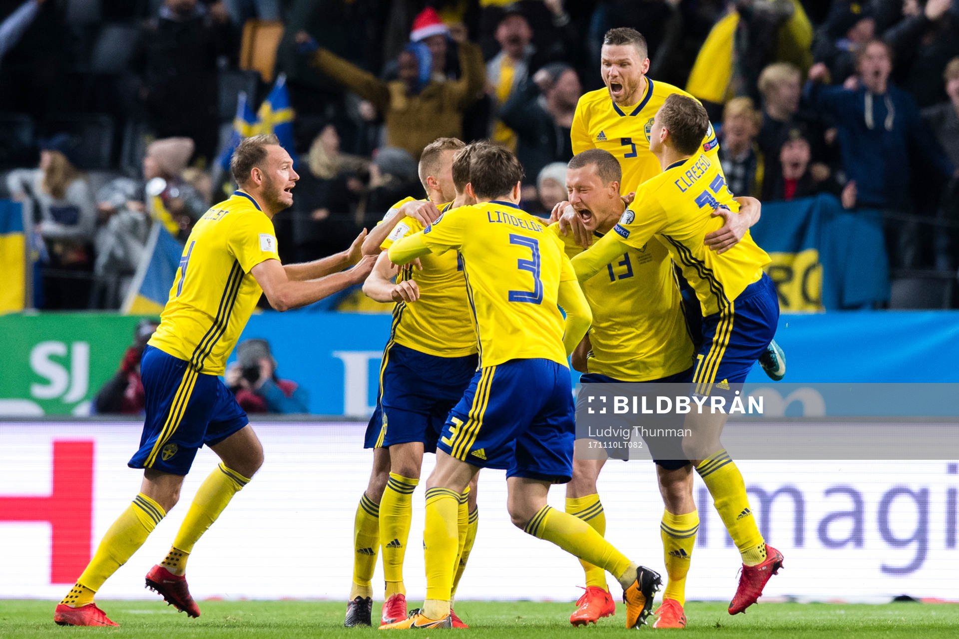 Sveriges spelare jublar