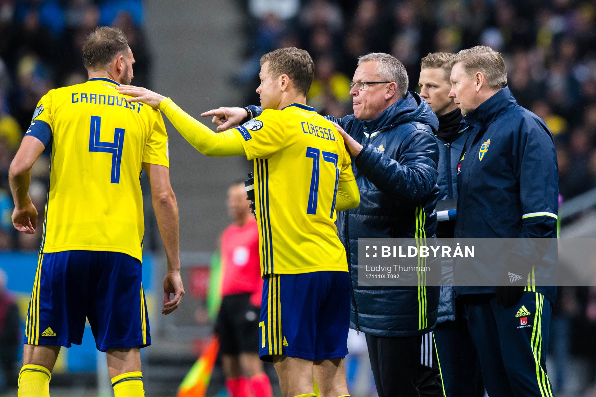 Sveriges förbundskapten Janne Andersson i samtal med