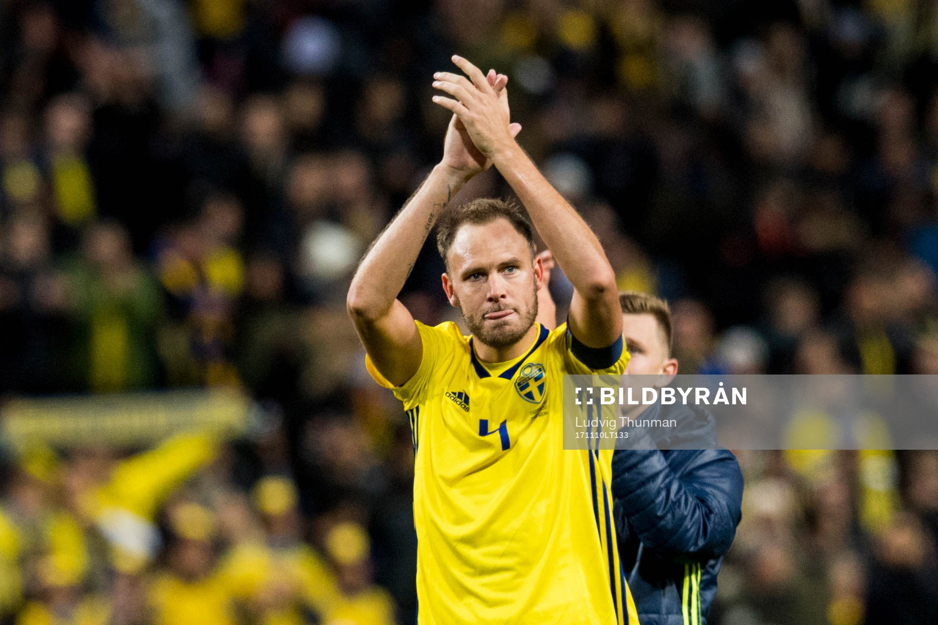 Sveriges Andreas Granqvist tackar publiken