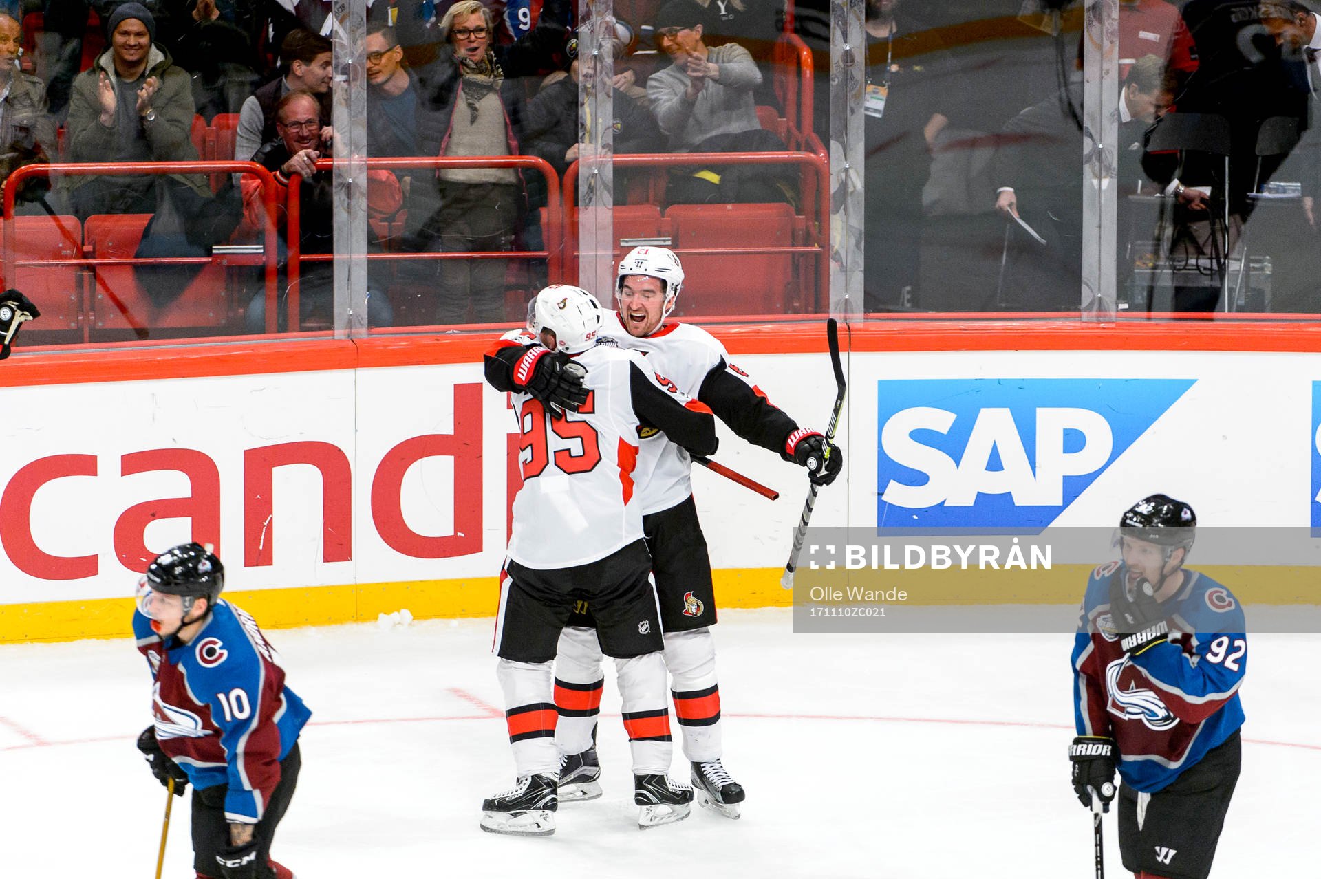 Ottawas Matt Duchene jublar med Mark Stone