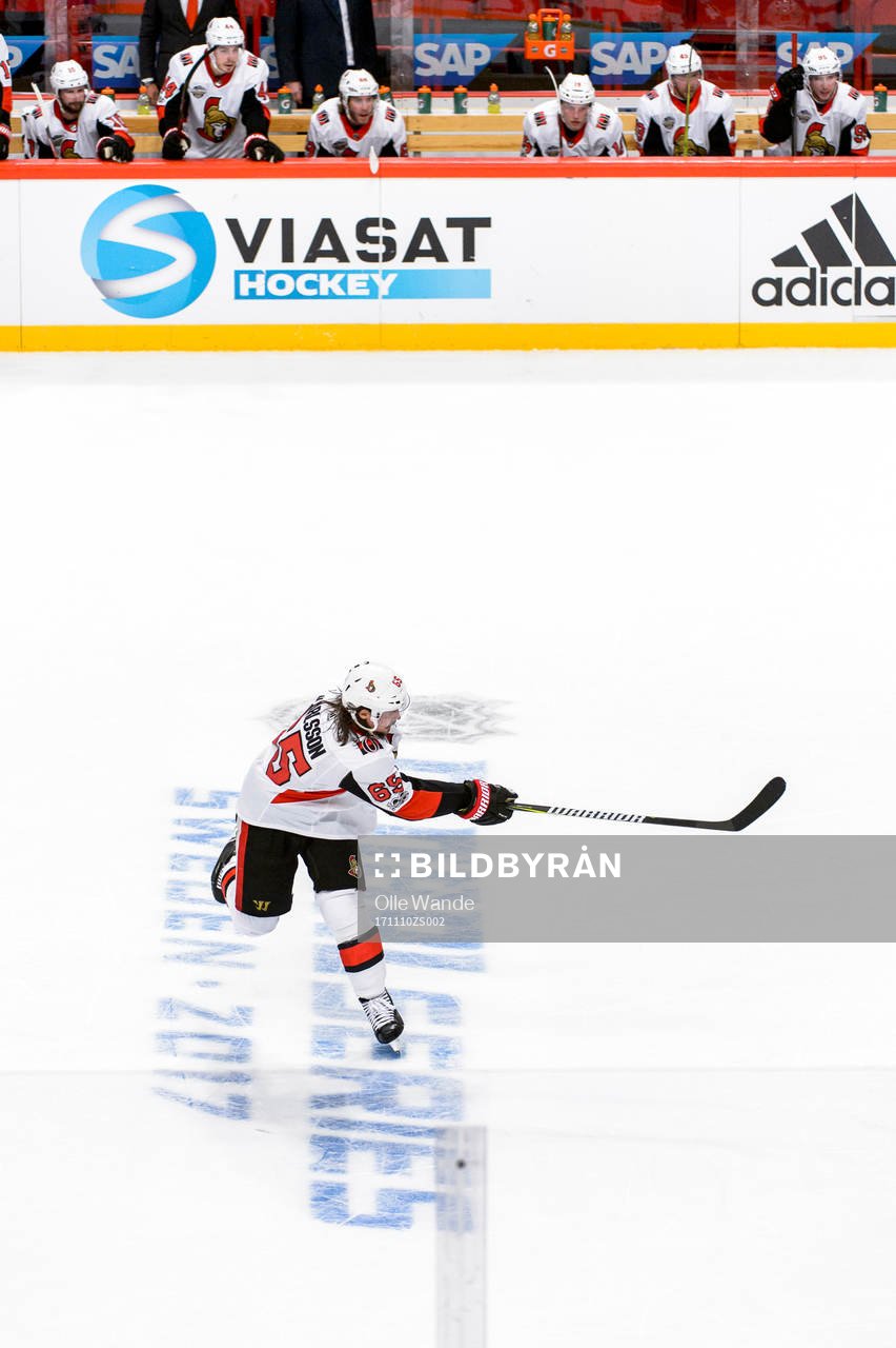 Ottawas Erik Karlsson avlossar ett skott
