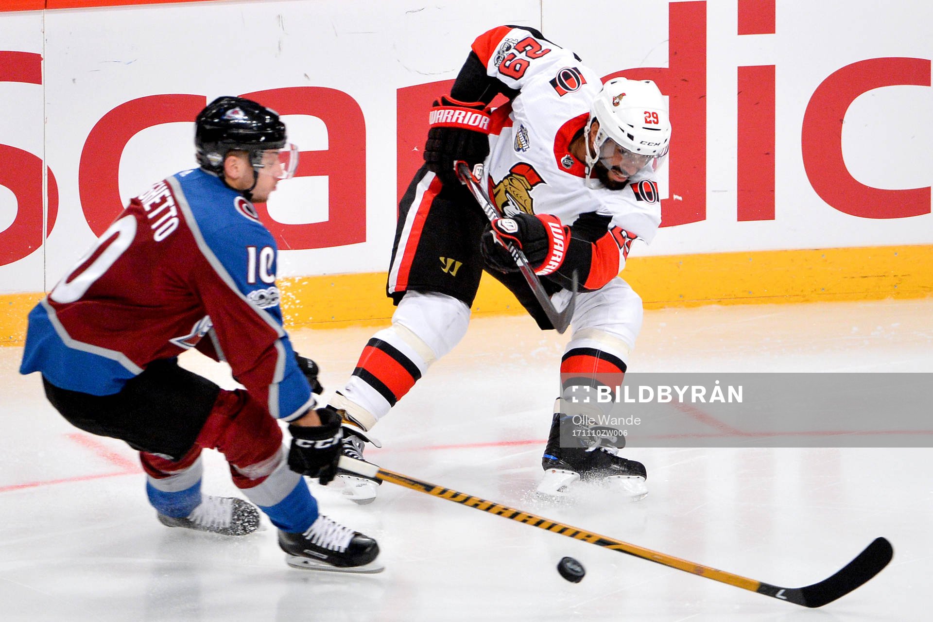 Ottawas Johnny Oduya och Colorados Sven Andrighetto