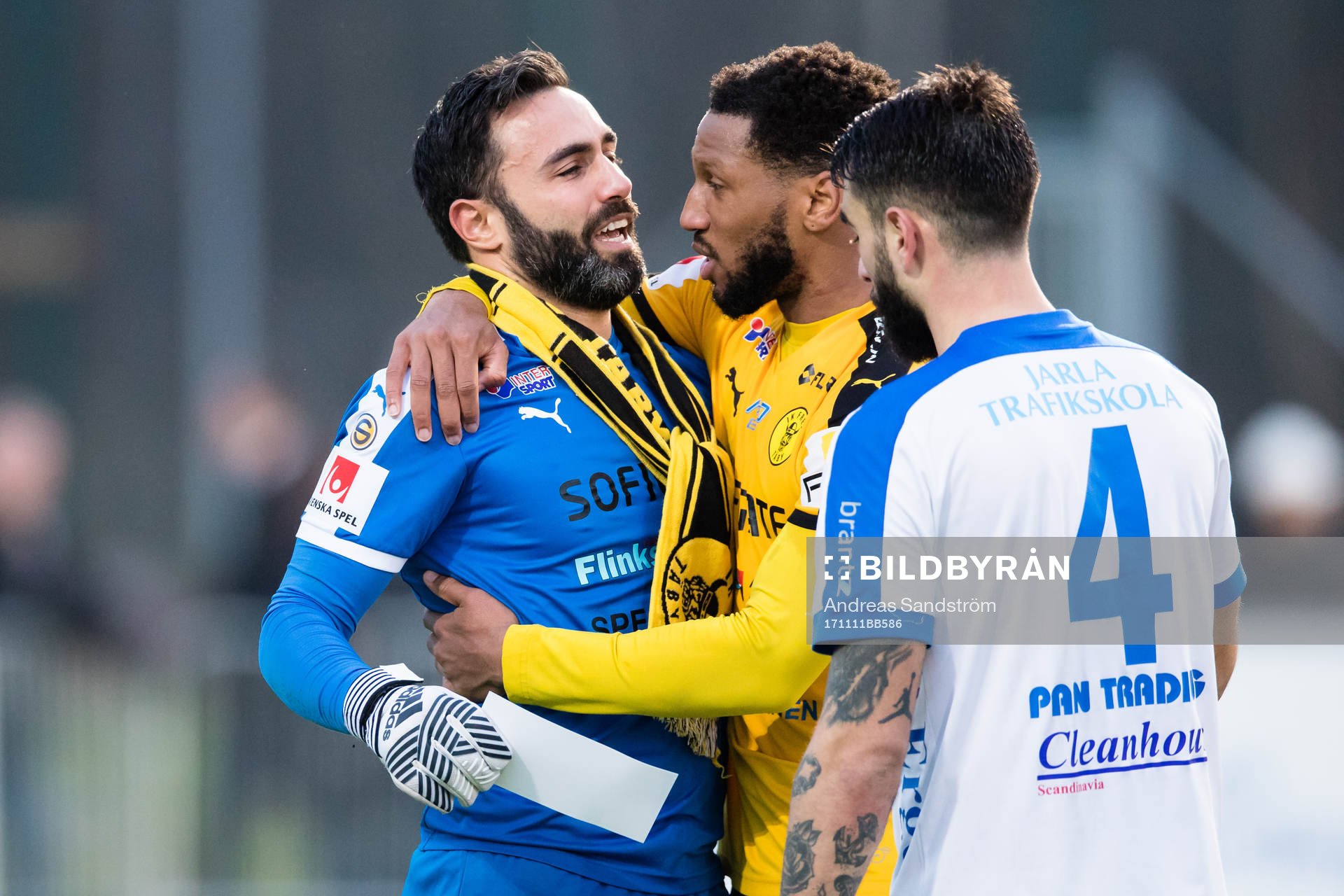 Frejs målvakt Marko Atanackovic omfamnas av Alie Sesay efter kvalet till Superettan mellan IK Frej och Akropolis den 11 November 2017 i Stockholm.