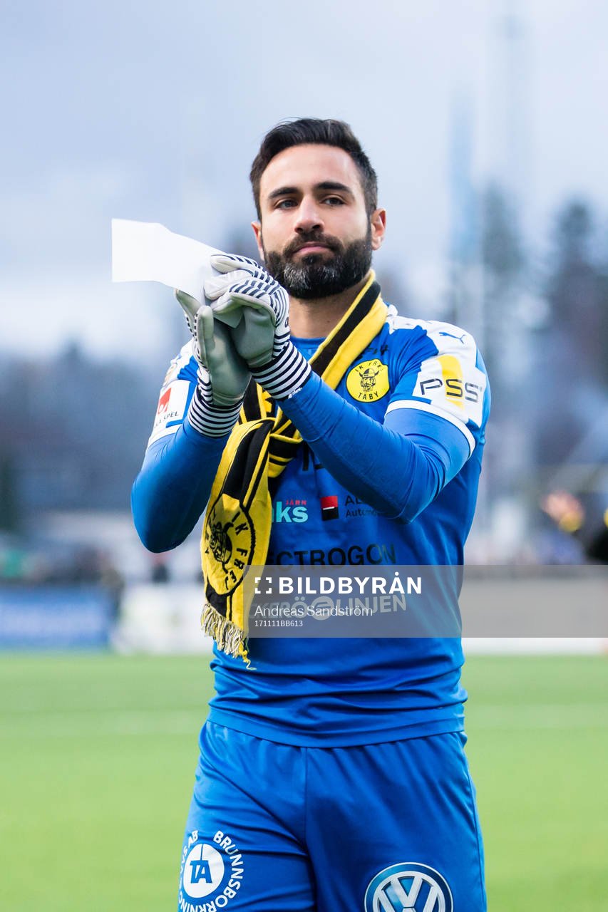Frejs målvakt Marko Atanackovic tackar supportrar na