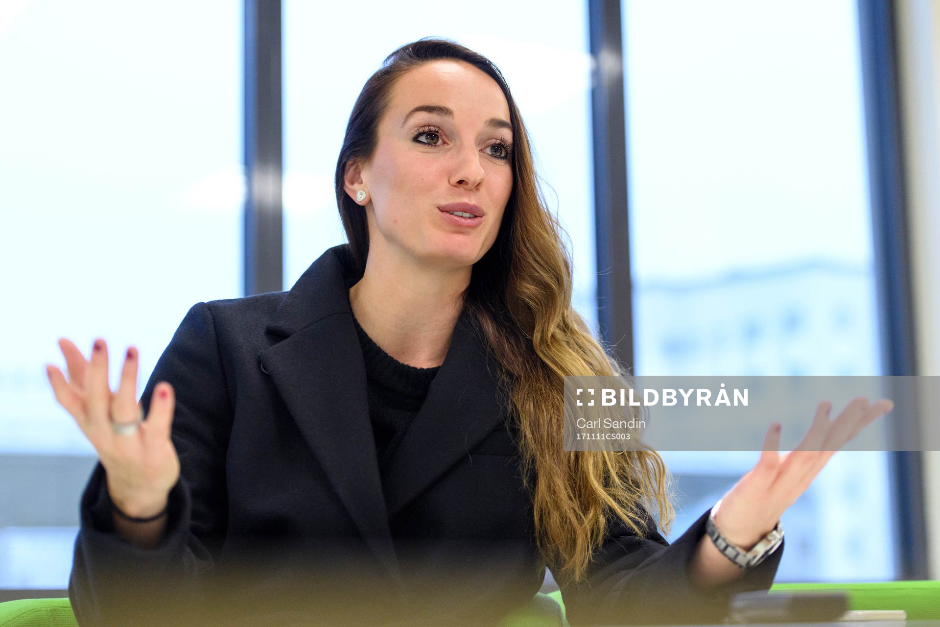 Linköpings Kosovare Asllani blir intervjuad