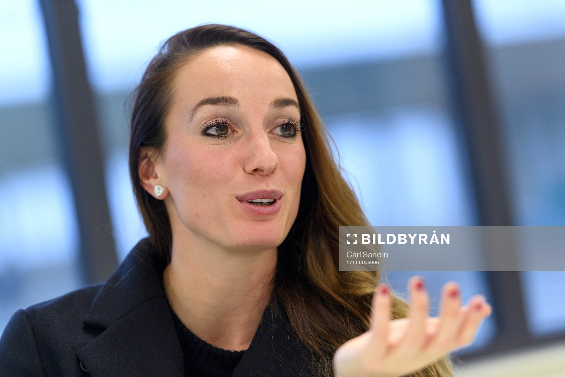 Linköpings Kosovare Asllani blir intervjuad