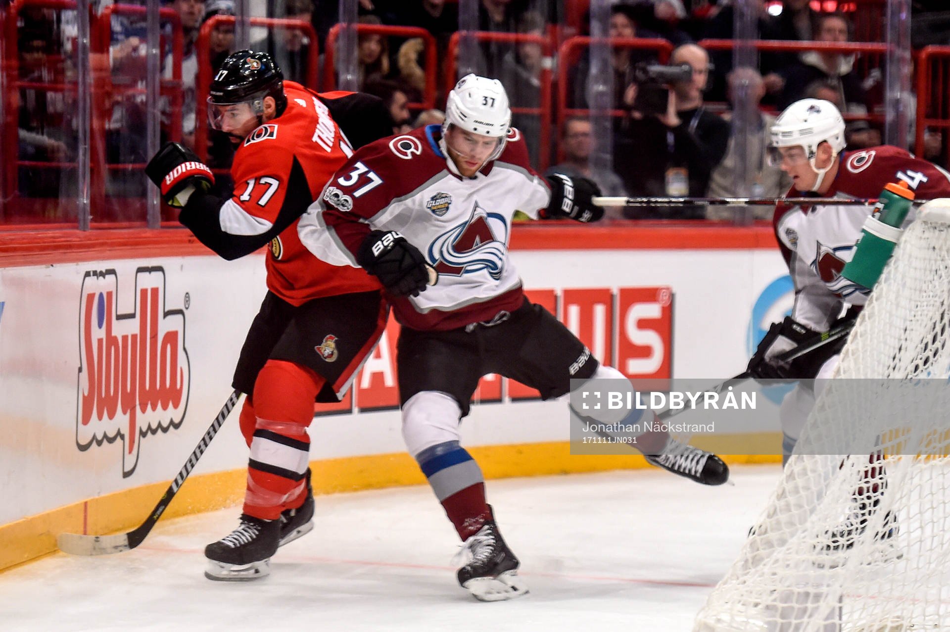 Ottawas Nate Thompson och Colorados J.T. Compher